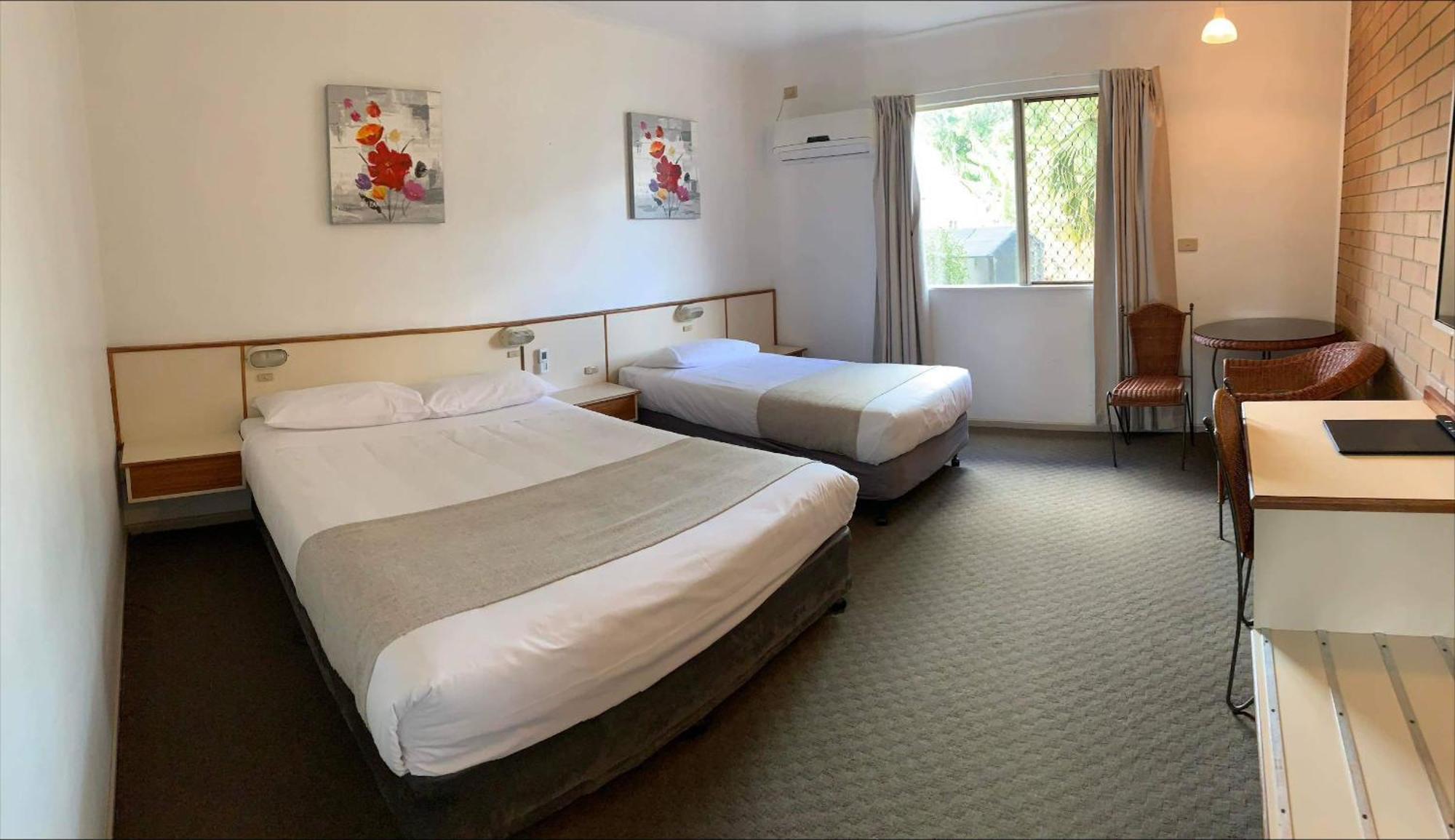 Wild Scotsman Motor Inn Gin Gin Qld Bagian luar foto
