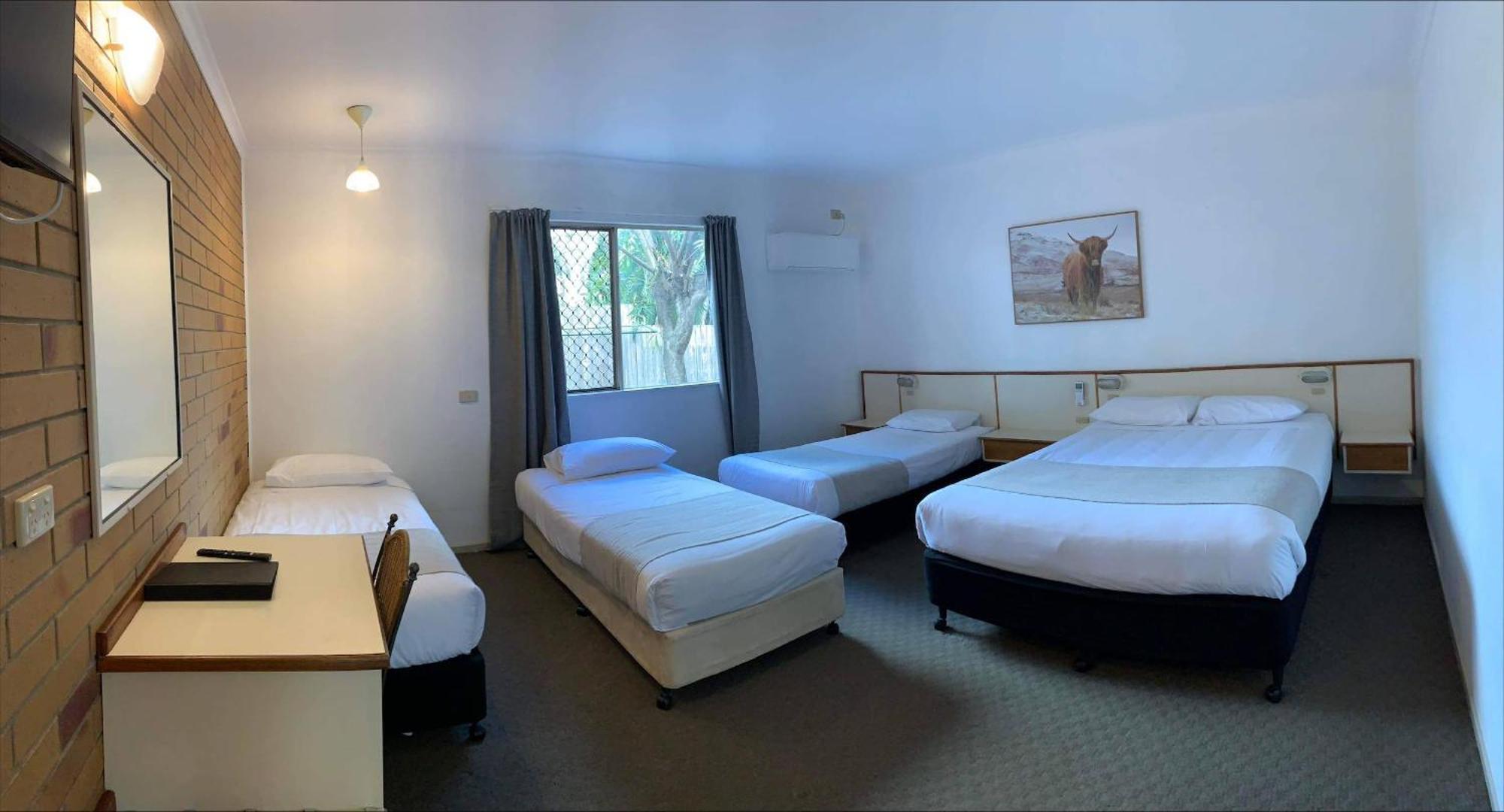 Wild Scotsman Motor Inn Gin Gin Qld Bagian luar foto