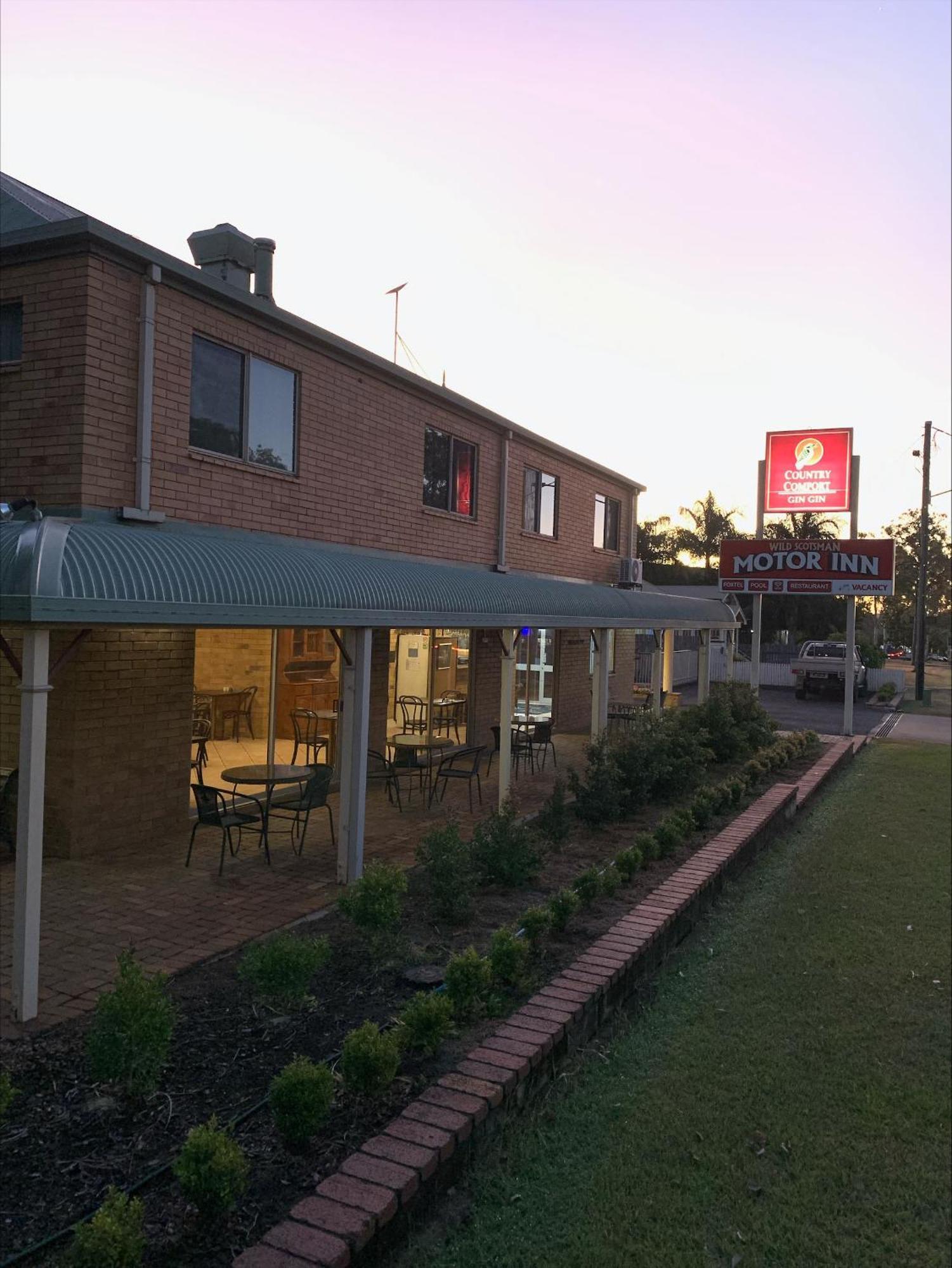 Wild Scotsman Motor Inn Gin Gin Qld Bagian luar foto