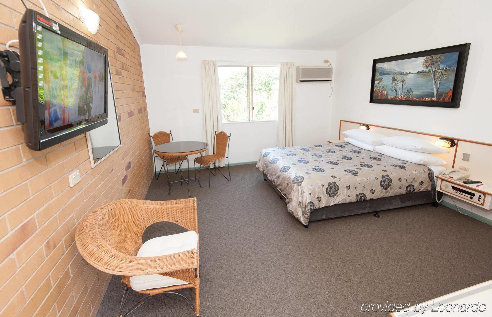 Wild Scotsman Motor Inn Gin Gin Qld Bagian luar foto